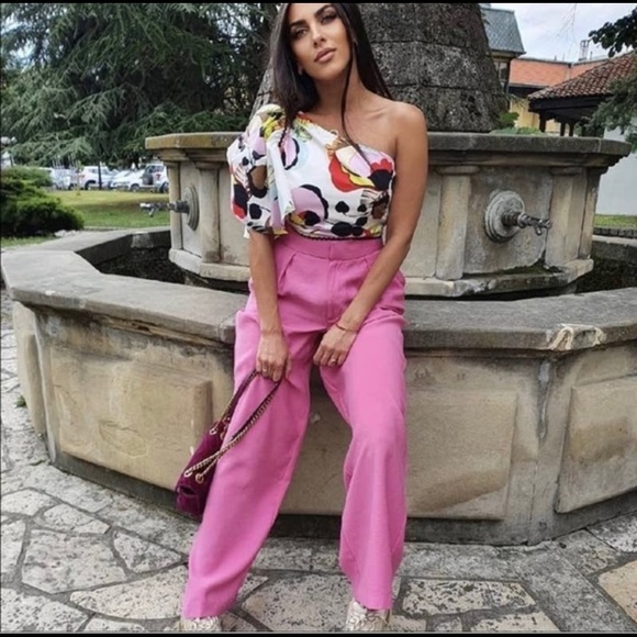 Zara Bloggers Favorite Printed Asymmetric Crop Top - Picture 3 of 11